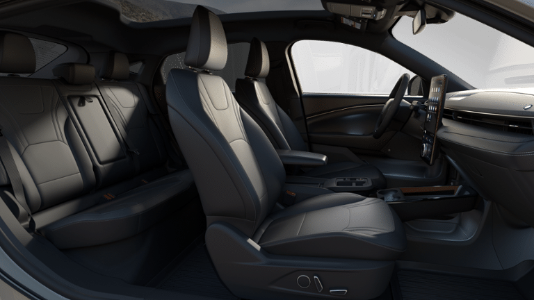 Ford Mustang Mach-E Premium 2025 à Matane, Québec - 6 - w1920h1200px