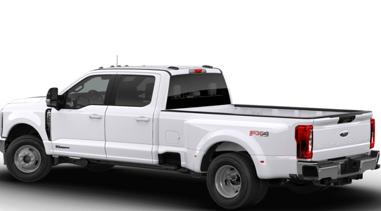 2026 Ford Super Duty F-350 DRW XLT in Matane, Quebec - 2 - w1920h1200px