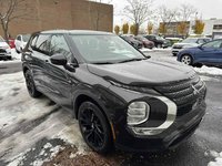 2023 Mitsubishi Outlander NOIR S-AWC Toit Pano Cuir Bancs Chauffants Boss-0