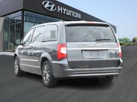 2016 Chrysler Town & Country S-5