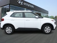 2023 Hyundai Venue Preferred-3