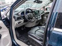 2023 Chrysler Pacifica Touring-L-6