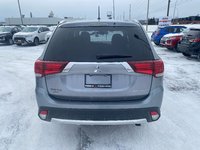 2024 Mitsubishi Outlander SE-4