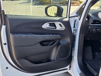 2024 Chrysler Pacifica Touring-L-5