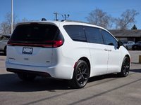 2024 Chrysler Pacifica Touring-L-3