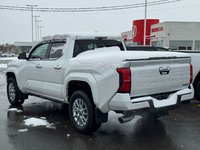 2025 Toyota Tacoma Hybrid / Navigation / Power Side Steps-2