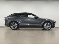 Aston Martin DBX  2023-2