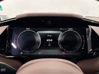 2025 Aston Martin Vanquish-5