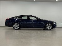2017 Jaguar XJ 3.0L V6 AWD Portfolio-3