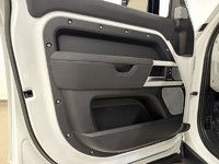 Land Rover Defender 130 P400 SE (2) 2023-6