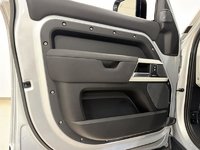 Land Rover Defender 110 P400 SE (2) 2023-6