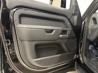 Land Rover Defender 110 P300 S 2025-6