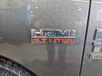 2022 Ram 1500 Classic SLT CREW CAB 4X4 // V8-5