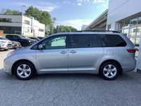 2017 Toyota SIENNA LE-4