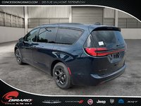 Chrysler Pacifica Hybrid PINNACLE 2024-6