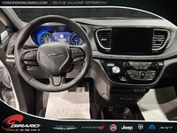 Chrysler Pacifica Touring 2023-13