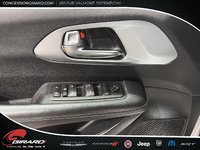 Chrysler Pacifica Touring 2023-14