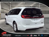 Chrysler Pacifica Touring 2023-7