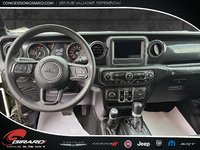 Jeep Wrangler Sport Altitude 2023-13