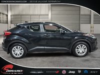 Toyota C-HR LE 2022-3