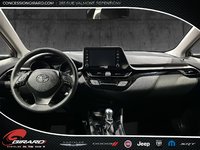 Toyota C-HR LE 2022-13