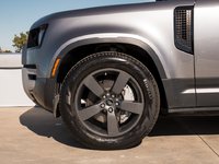 Land Rover Defender SE 2023-7