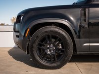 Land Rover Defender S 2023-7