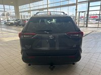 Toyota RAV4 LE 2019-6