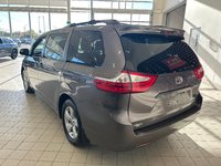 Toyota Sienna CE 2015-6