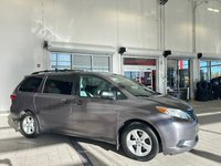 Toyota Sienna CE 2015-3