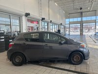 Toyota Yaris LE 2012-4