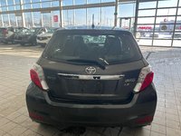 Toyota Yaris LE 2012-6