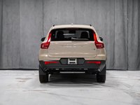 Volvo XC40 Plus Dark Theme 2026-2
