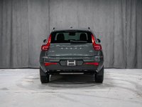 Volvo XC40 Plus Dark Theme 2026-2