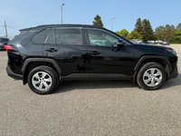 Toyota RAV4 LE 2020-4