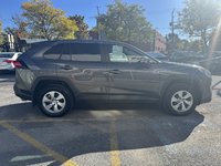 Toyota RAV4 LE 2022-5