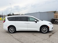 2023 Chrysler Pacifica Touring-L-7