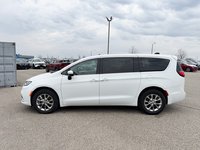 2023 Chrysler Pacifica Touring-L-3