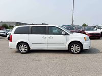 2014 Chrysler Town & Country Touring-7