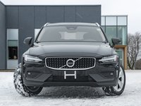 Volvo V60 Cross Country B5 AWD Core  LOW KM  NEARLY NEW  VOLVO CPO 2025-1