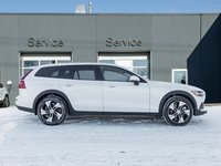 Volvo V60 Cross Country B5 AWD PLUS  ISD 5th Aug 2025  CPO RATE FROM 3.49% 2025-4