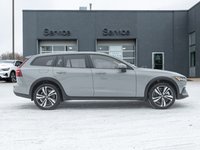 2025 Volvo V60 Cross Country B5 AWD Plus  19 ALLOY WHEELS  LOW KM  CPO-4