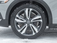 2025 Volvo V60 Cross Country B5 AWD Plus  19 ALLOY WHEELS  LOW KM  CPO-3