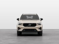 2025 Volvo XC40 B5 AWD Plus Dark Theme-2