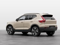 2025 Volvo XC40 B5 AWD Plus Dark Theme-1