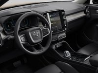 2025 Volvo XC40 B5 AWD Plus Dark Theme-7