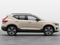 2025 Volvo XC40 B5 AWD Plus Dark Theme-4
