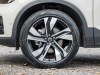 2025 Volvo XC40 B5 AWD Plus Dark Theme  CLIMATE PACK  22 WHEELS-3