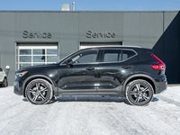 Volvo XC40 B5 AWD Core  LOW KM  CLIMATE PACK  CPO 2025-2