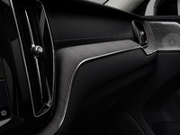 2025 Volvo XC60 B5 AWD Ultra Dark Theme-6
